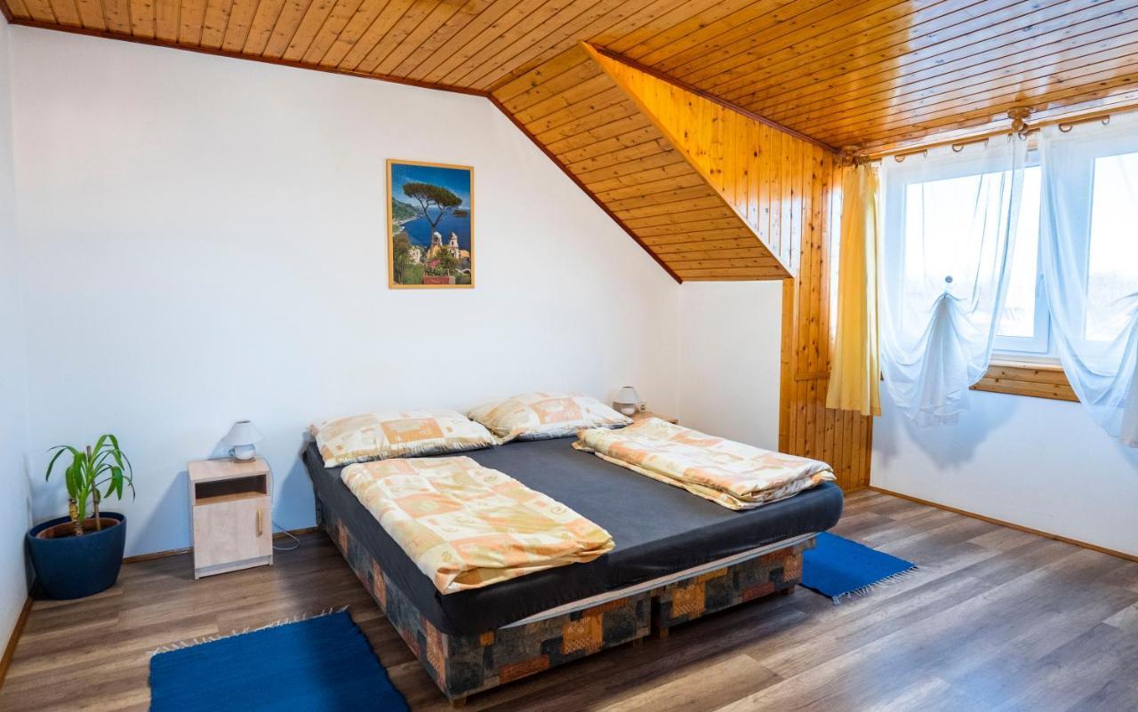 Kis Teniszhaz Ordacsehi Luaran gambar