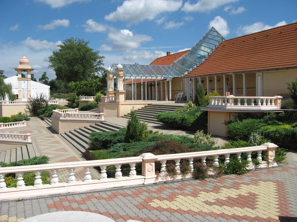 Kis Teniszhaz Ordacsehi Luaran gambar