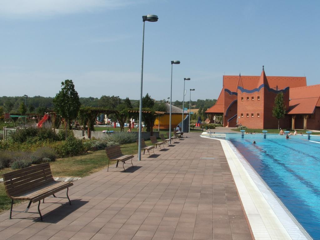 Kis Teniszhaz Ordacsehi Luaran gambar